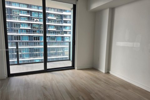 Condo in Miami, Florida, 1 bedroom  № 1953485 - photo 7