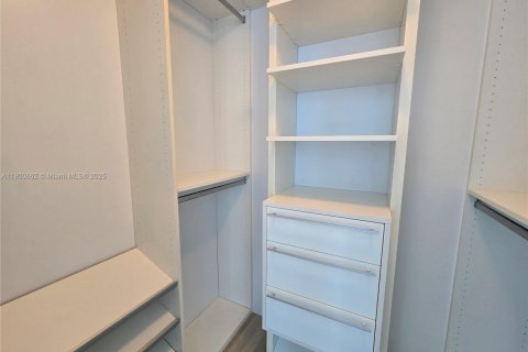 Condo in Miami, Florida, 1 bedroom  № 1953485 - photo 11
