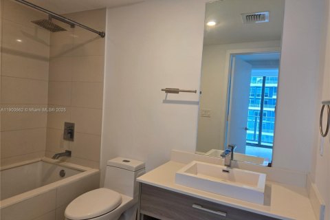 Condo in Miami, Florida, 1 bedroom  № 1953485 - photo 8
