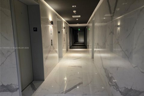 Condo in Miami, Florida, 1 bedroom  № 1953485 - photo 18