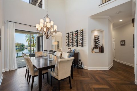 House in Saint Petersburg, Florida 4 bedrooms, 297.01 sq.m. № 2233605 - photo 5