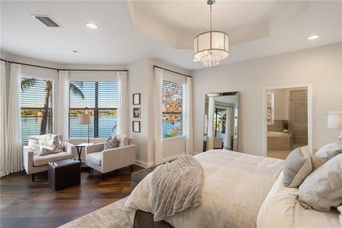House in Saint Petersburg, Florida 4 bedrooms, 297.01 sq.m. № 2233605 - photo 16