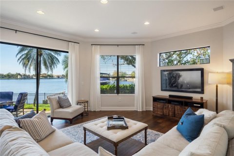 House in Saint Petersburg, Florida 4 bedrooms, 297.01 sq.m. № 2233605 - photo 8