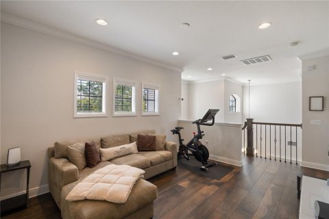 House in Saint Petersburg, Florida 4 bedrooms, 297.01 sq.m. № 2233605 - photo 20