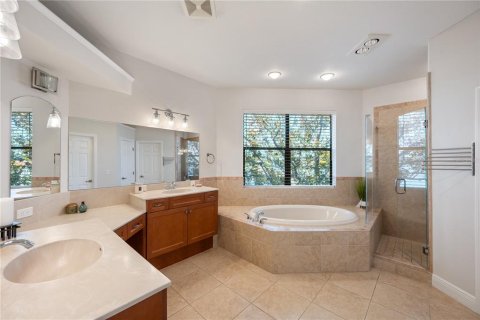 House in Saint Petersburg, Florida 4 bedrooms, 297.01 sq.m. № 2233605 - photo 18