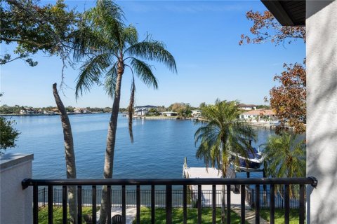 House in Saint Petersburg, Florida 4 bedrooms, 297.01 sq.m. № 2233605 - photo 19