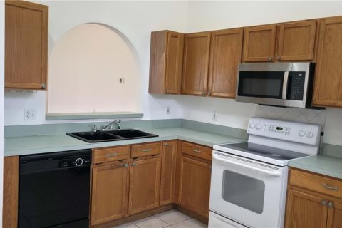 House in Oviedo, Florida 4 bedrooms, 126.25 sq.m. № 2267448 - photo 6
