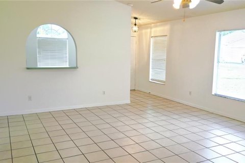 House in Oviedo, Florida 4 bedrooms, 126.25 sq.m. № 2267448 - photo 10