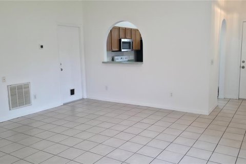 House in Oviedo, Florida 4 bedrooms, 126.25 sq.m. № 2267448 - photo 9