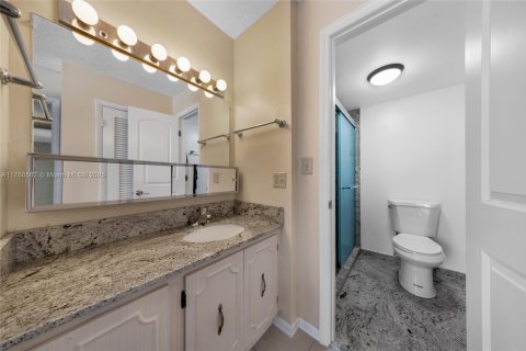 Condominio en venta en Hallandale Beach, Florida, 2 dormitorios, 116.13 m2 № 1861645 - foto 22
