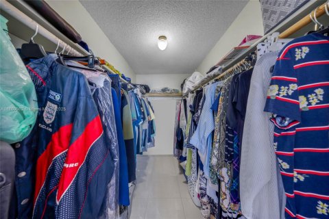 Condominio en venta en Hallandale Beach, Florida, 2 dormitorios, 116.13 m2 № 1861645 - foto 21