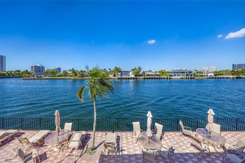 Condominio en venta en Hallandale Beach, Florida, 2 dormitorios, 116.13 m2 № 1861645 - foto 28