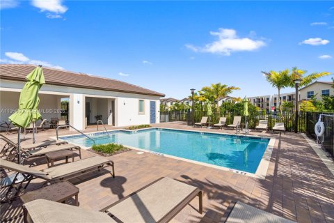 Touwnhouse à louer à Homestead, Floride: 4 chambres, 135.64 m2 № 2010804 - photo 21