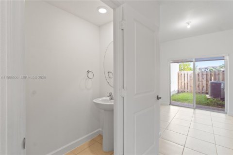 Touwnhouse à louer à Homestead, Floride: 4 chambres, 135.64 m2 № 2010804 - photo 8