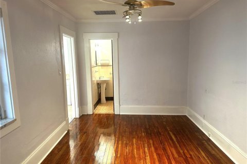 Commercial property in Saint Petersburg, Florida 3 bedrooms, 120.03 sq.m. № 1632230 - photo 10