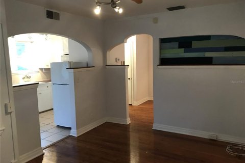 Commercial property in Saint Petersburg, Florida 3 bedrooms, 120.03 sq.m. № 1632230 - photo 18