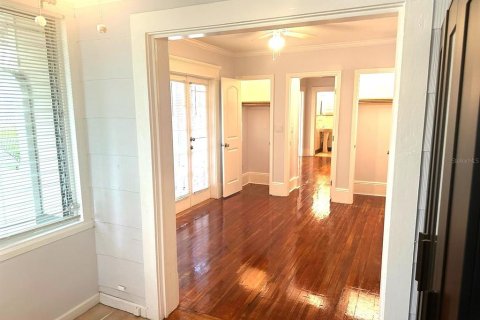 Commercial property in Saint Petersburg, Florida 3 bedrooms, 120.03 sq.m. № 1632230 - photo 8