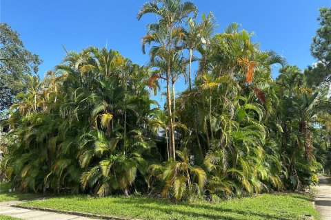 Commercial property in Saint Petersburg, Florida 3 bedrooms, 120.03 sq.m. № 1632230 - photo 4