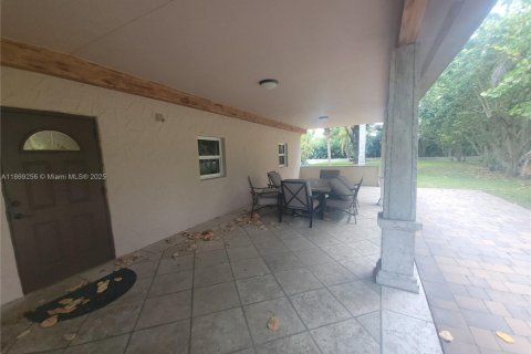 Casa en alquiler en Davie, Florida, 5 dormitorios, 481.88 m2 № 1896665 - foto 2