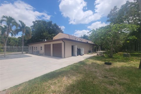 Casa en alquiler en Davie, Florida, 5 dormitorios, 481.88 m2 № 1896665 - foto 1