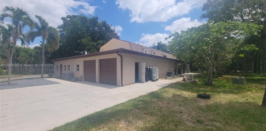 Casa en Davie, Florida 5 dormitorios, 481.88 m2 № 1896665