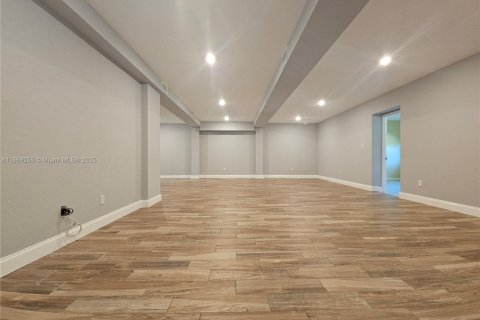 Casa en alquiler en Davie, Florida, 5 dormitorios, 481.88 m2 № 1896665 - foto 25