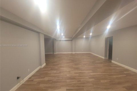 Casa en alquiler en Davie, Florida, 5 dormitorios, 481.88 m2 № 1896665 - foto 3