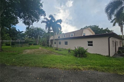 Casa en alquiler en Davie, Florida, 5 dormitorios, 481.88 m2 № 1896665 - foto 14