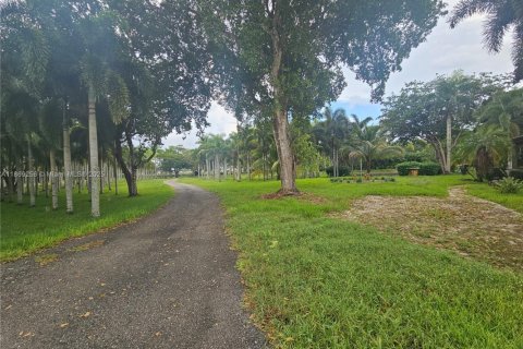Casa en alquiler en Davie, Florida, 5 dormitorios, 481.88 m2 № 1896665 - foto 16