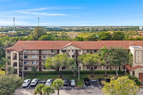 Condominio en venta en Pembroke Pines, Florida, 2 dormitorios, 105.63 m2 № 1984582 - foto 2