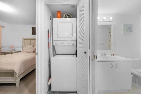 Condominio en venta en Pembroke Pines, Florida, 2 dormitorios, 105.63 m2 № 1984582 - foto 16