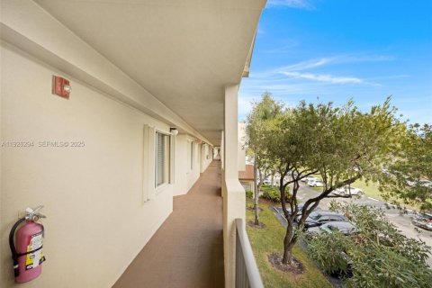Condominio en venta en Pembroke Pines, Florida, 2 dormitorios, 105.63 m2 № 1984582 - foto 5