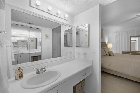 Condominio en venta en Pembroke Pines, Florida, 2 dormitorios, 105.63 m2 № 1984582 - foto 11