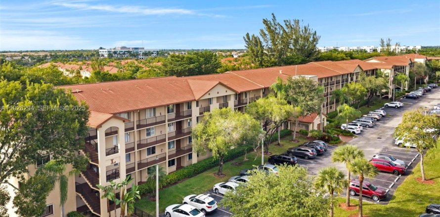 Condominio en Pembroke Pines, Florida, 2 dormitorios  № 1984582