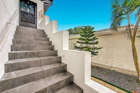 Appartement à louer à Madeira Beach, Floride: 2 chambres, 99.41 m2 № 2409975 - photo 2