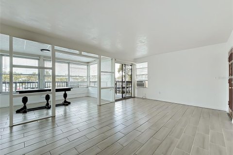 Appartement à louer à Madeira Beach, Floride: 2 chambres, 99.41 m2 № 2409975 - photo 8