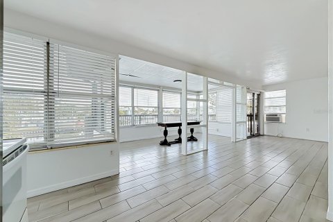 Appartement à louer à Madeira Beach, Floride: 2 chambres, 99.41 m2 № 2409975 - photo 12