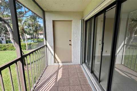 Condo in Weston, Florida, 2 bedrooms  № 2069098 - photo 7
