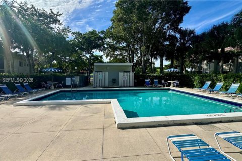 Condo in Weston, Florida, 2 bedrooms  № 2069098 - photo 17
