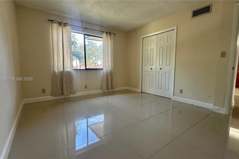 Condo in Weston, Florida, 2 bedrooms  № 2069098 - photo 12