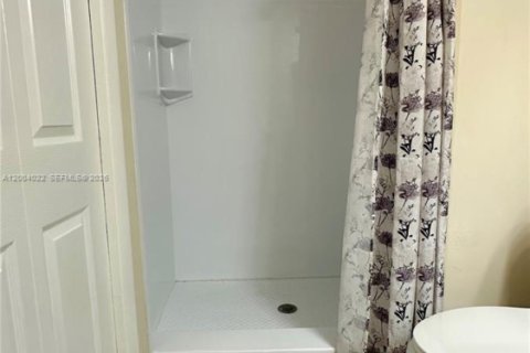 Condo in Weston, Florida, 2 bedrooms  № 2069098 - photo 15