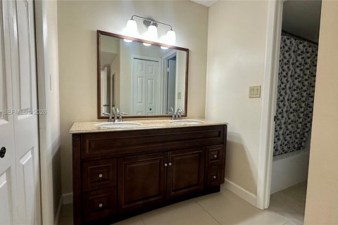 Condo in Weston, Florida, 2 bedrooms  № 2069098 - photo 9