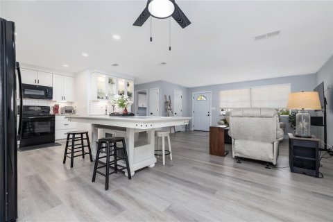 House in South Daytona, Florida 3 bedrooms, 133.78 sq.m. № 2214988 - photo 13
