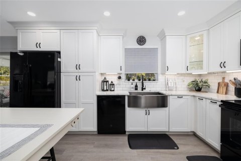 House in South Daytona, Florida 3 bedrooms, 133.78 sq.m. № 2214988 - photo 7