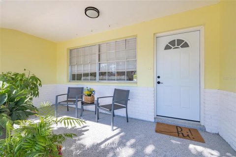 House in South Daytona, Florida 3 bedrooms, 133.78 sq.m. № 2214988 - photo 12