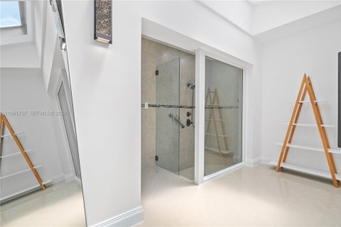 House in Hollywood, Florida 7 bedrooms, 370.68 sq.m. № 2026708 - photo 19