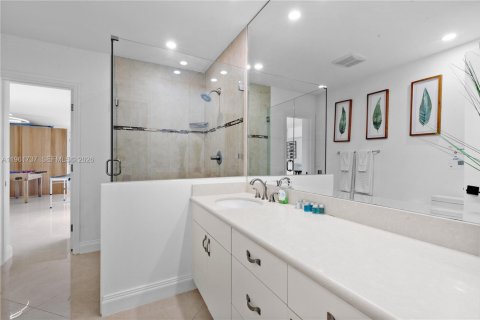 House in Hollywood, Florida 7 bedrooms, 370.68 sq.m. № 2026708 - photo 24