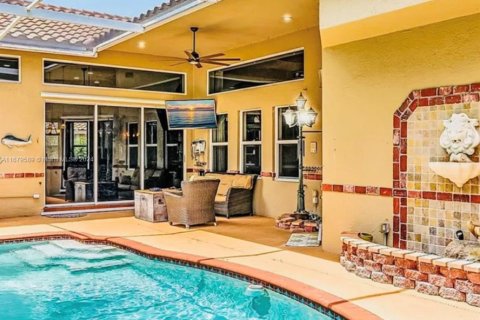 House in Coral Springs, Florida 4 bedrooms, 298.03 sq.m. № 2044383 - photo 9