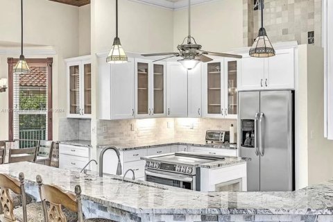 House in Coral Springs, Florida 4 bedrooms, 298.03 sq.m. № 2044383 - photo 3