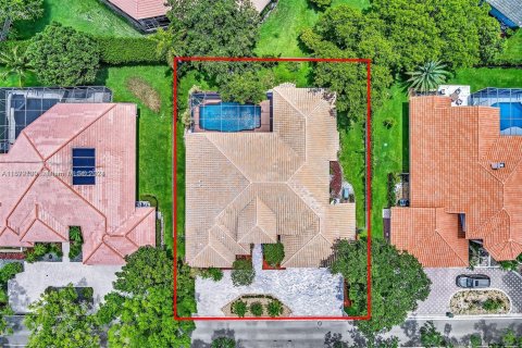 House in Coral Springs, Florida 4 bedrooms, 298.03 sq.m. № 2044383 - photo 13